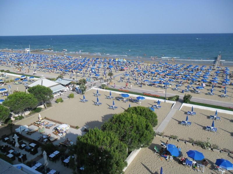 Hotel La Bussola Lido di Jesolo Exterior photo