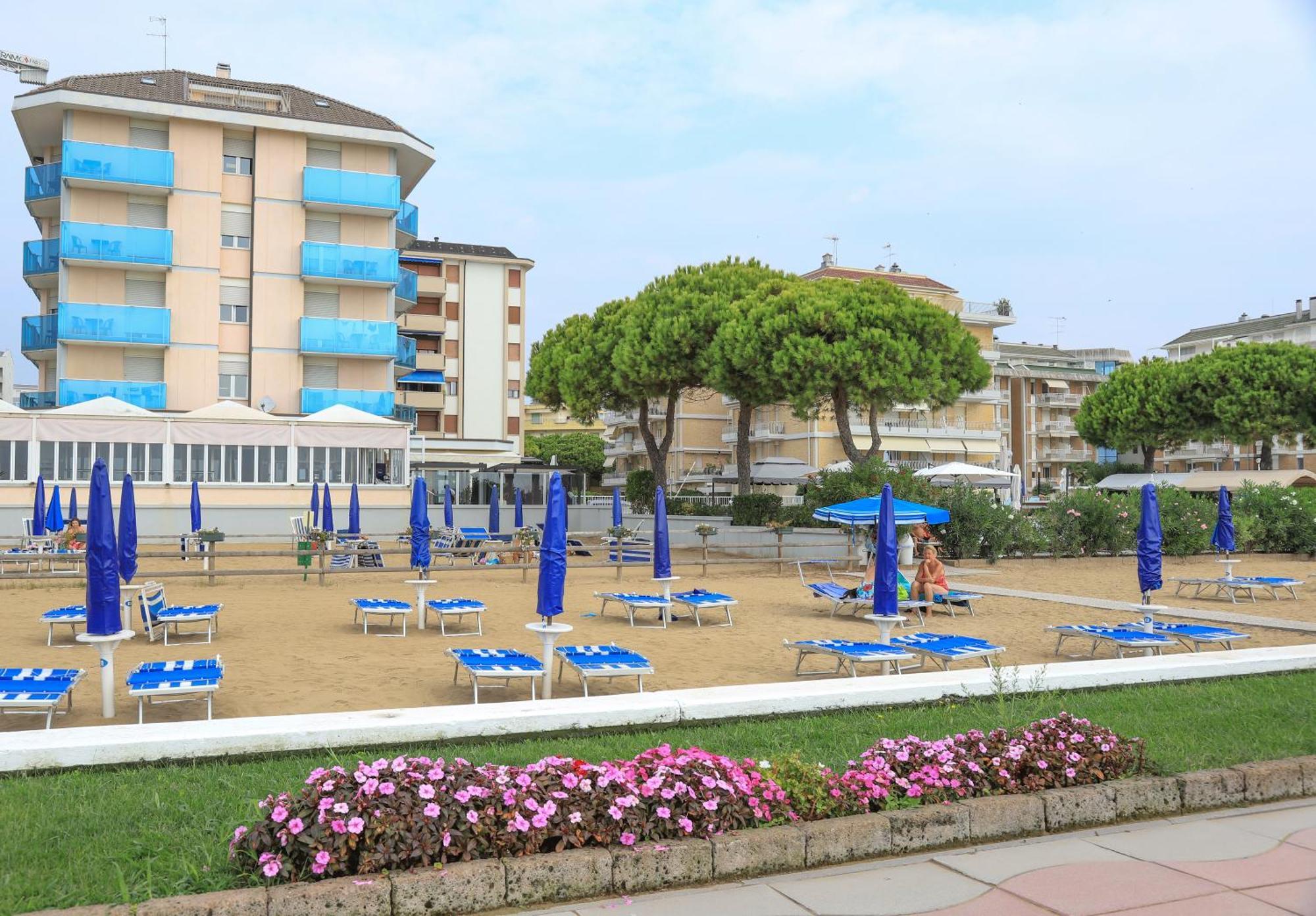 Hotel La Bussola Lido di Jesolo Exterior photo