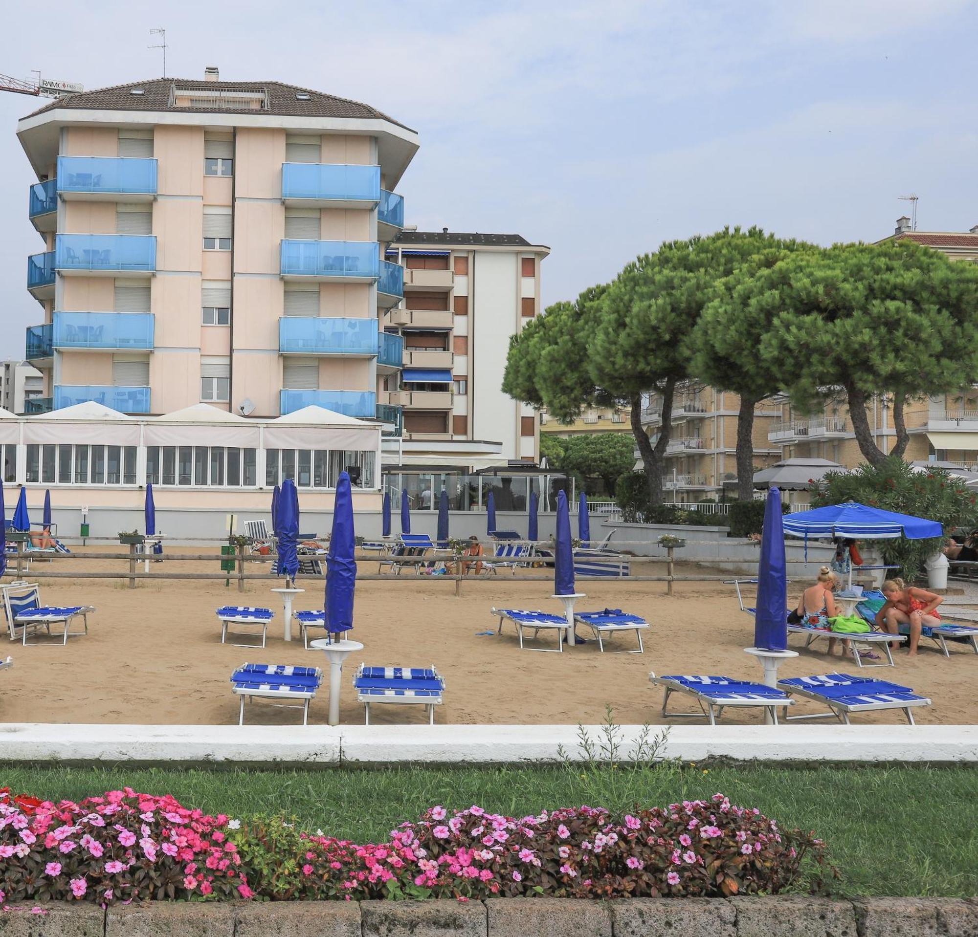 Hotel La Bussola Lido di Jesolo Exterior photo